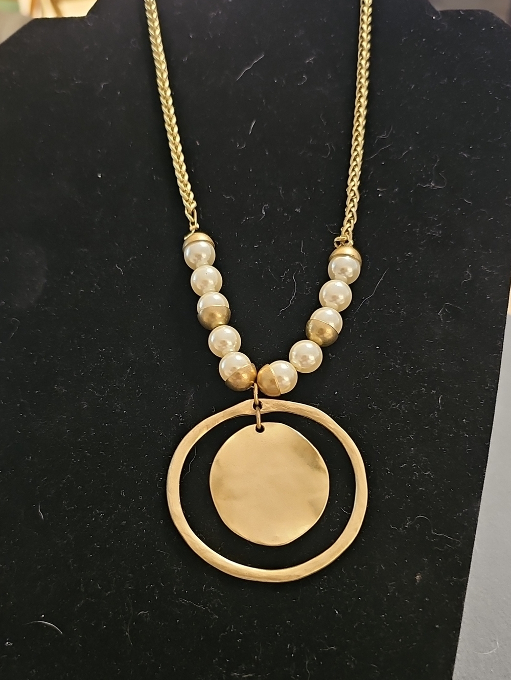 Chico's Hammered Gold Circle Faux Pearl Statement Necklace Womens Size OS‎ Gold